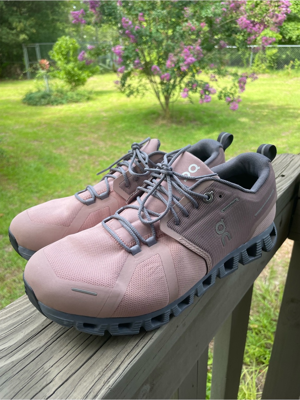 On Running Cloud 5 Waterproof Sneakers - Rose/Fossil Womens size 10.5